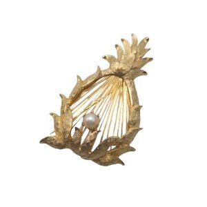 Brooks Texture Faux Pearl Pineapple Brooch Pin Openwork Gold Tone Vintage